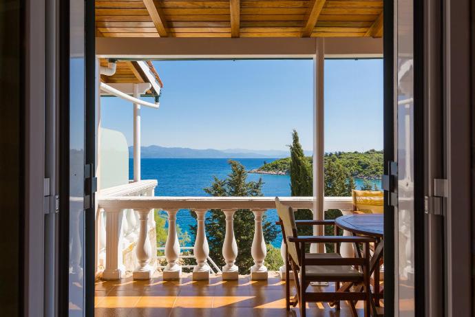 Terrace area with sea views . - Dolphin Villas Collection . (Galerie de photos) }}