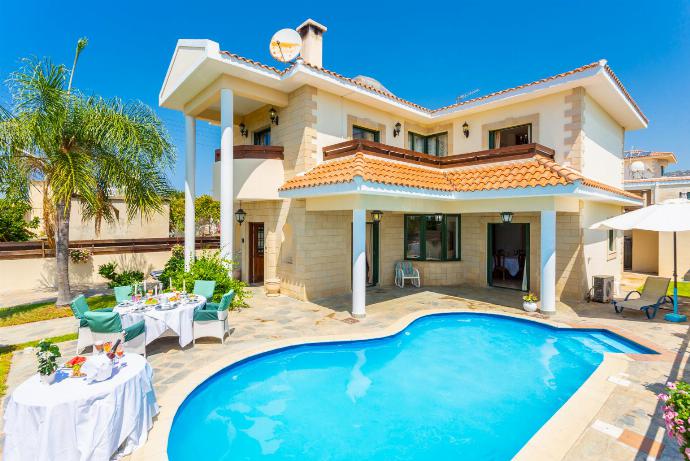 Beautiful villa with private pool, terrace, and garden . - Androula Villas Collection . (Galería de imágenes) }}