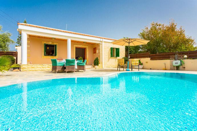 Beautiful villa with private pool, terrace, and garden . - Androula Villas Collection . (Photo Gallery) }}