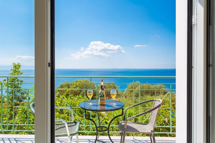 Upper terrace with panoramic sea views . - Lourdas Villas Collection . (Galería de imágenes) }}