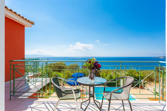 Upper terrace with panoramic sea views . - Lourdas Villas Collection . (Galerie de photos) }}