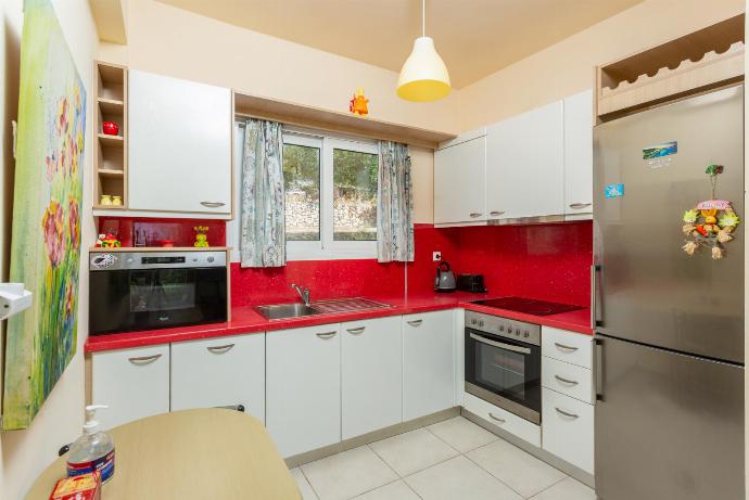 Equipped kitchen . - Lourdas Villas Collection . (Fotogalerie) }}