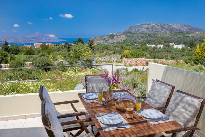 Terrace area . - Litsarda Villas Collection . (Fotogalerie) }}