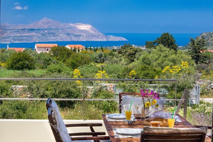 Terrace area . - Litsarda Villas Collection . (Fotogalerie) }}