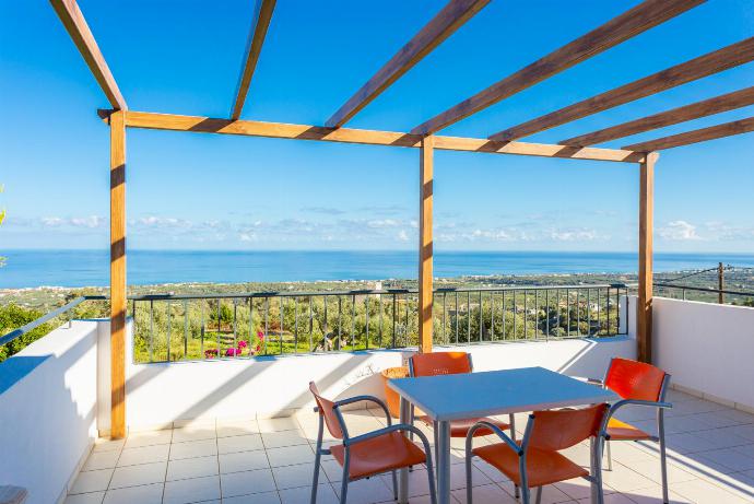 Upper terrace area with sea views . - Maroulas Villas Collection . (Galería de imágenes) }}