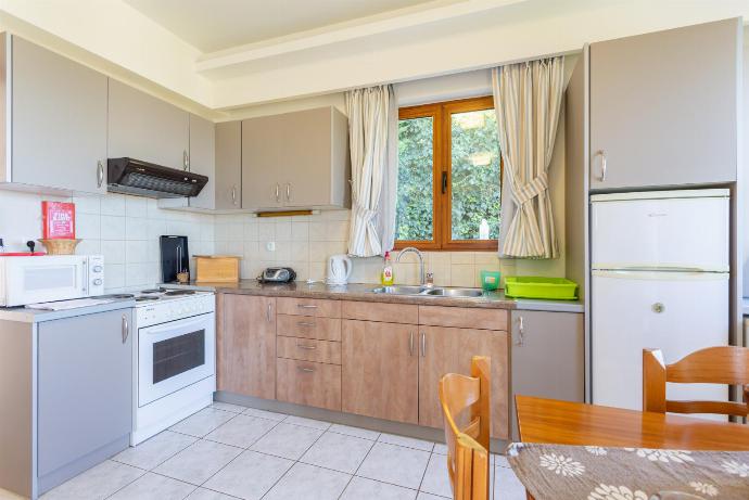 Equipped kitchen . - Maroulas Villas Collection . (Fotogalerie) }}