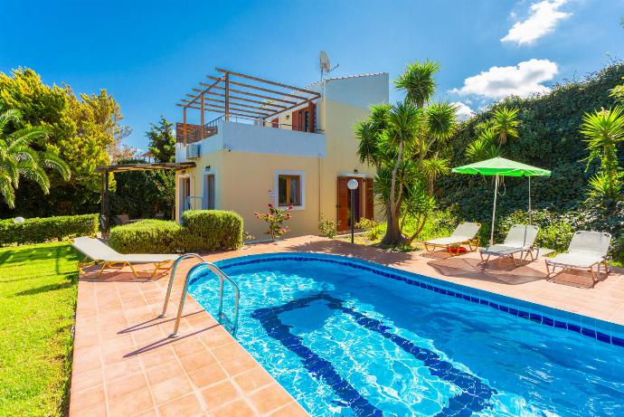 Beautiful villa with private pool, terrace, and garden with sea views . - Maroulas Villas Collection . (Galería de imágenes) }}