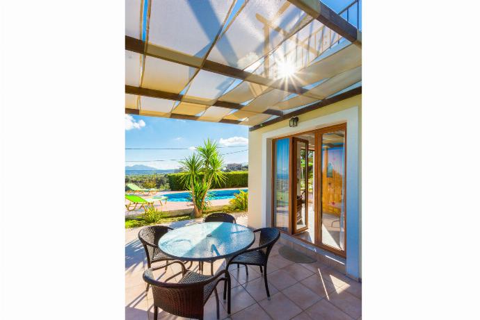 Sheltered terrace . - Maroulas Villas Collection . (Photo Gallery) }}