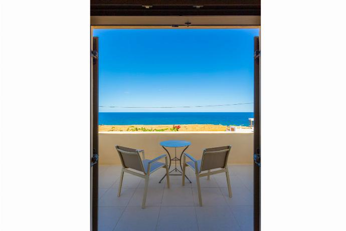 Upper terrace area with sea views . - Panormos Villas Collection . (Galerie de photos) }}