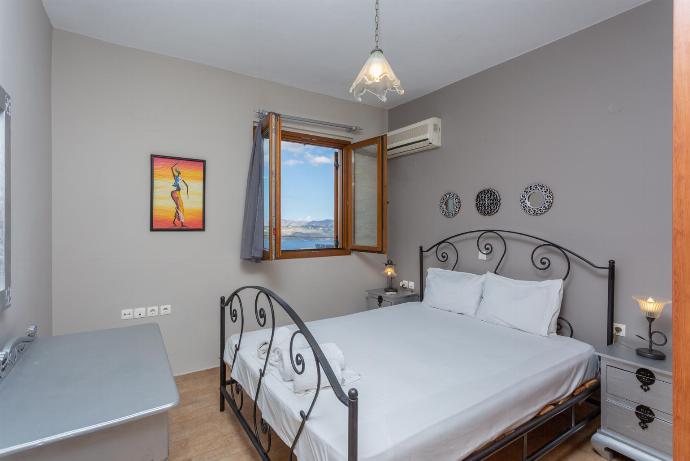 Double bedroom with A/C and sea views . - Neria Villas Collection . (Photo Gallery) }}