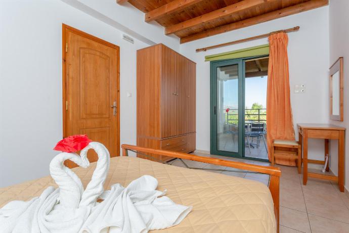 Double bedroom with A/C and balcony access . - Spiros Villas Collection . (Galleria fotografica) }}