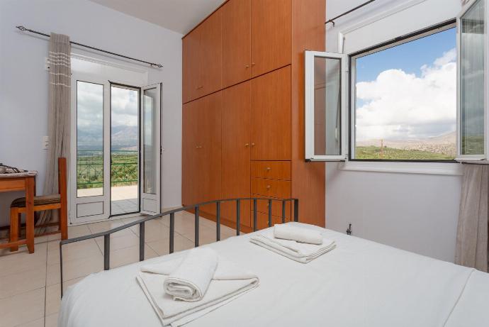 Double bedroom with A/C and balcony access . - Kalyves Villas Collection . (Galería de imágenes) }}