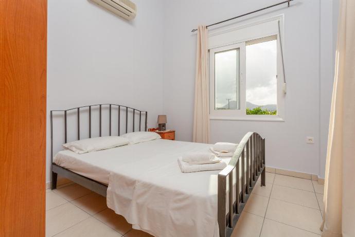 Double bedroom with A/C and balcony access . - Kalyves Villas Collection . (Galería de imágenes) }}