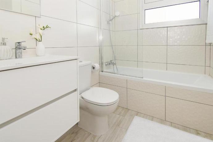 En suite bathroom with bath and shower . - Villa Avian . (Галерея фотографий) }}