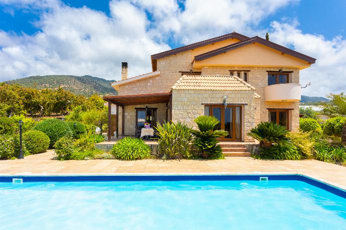 Play VILLA ERATO Video
