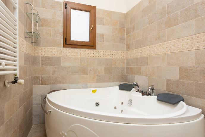 Villa Erato Bathroom