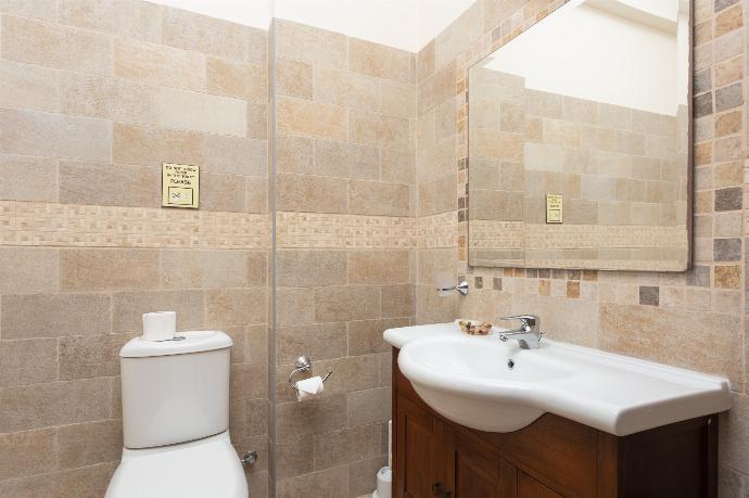Villa Erato Bathroom