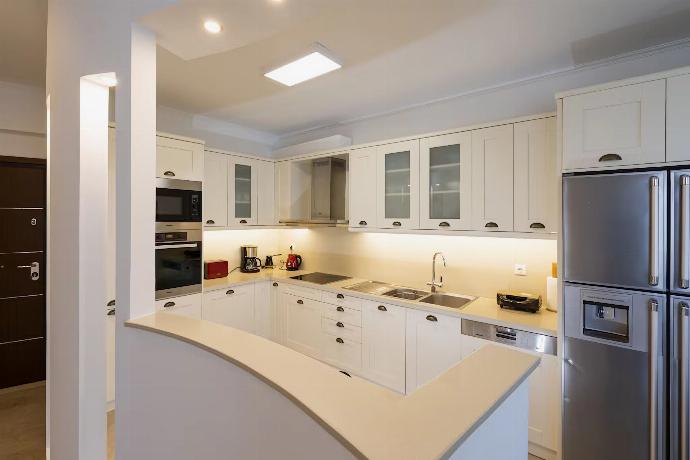 Helen Luxury Holiday House With Sea View Kitchen