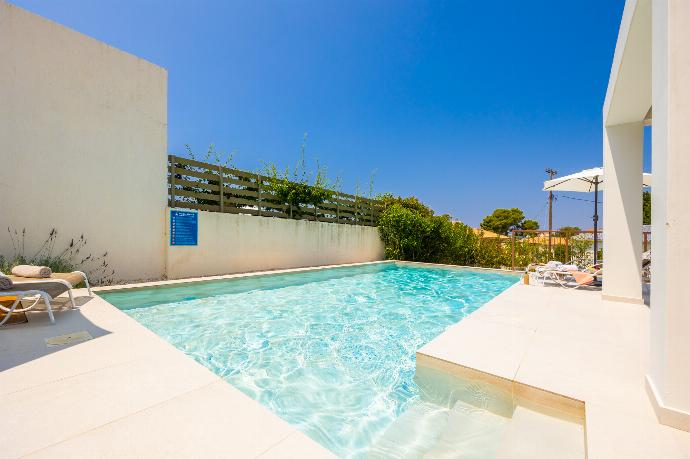  . - Villa Kira . (Photo Gallery) }}