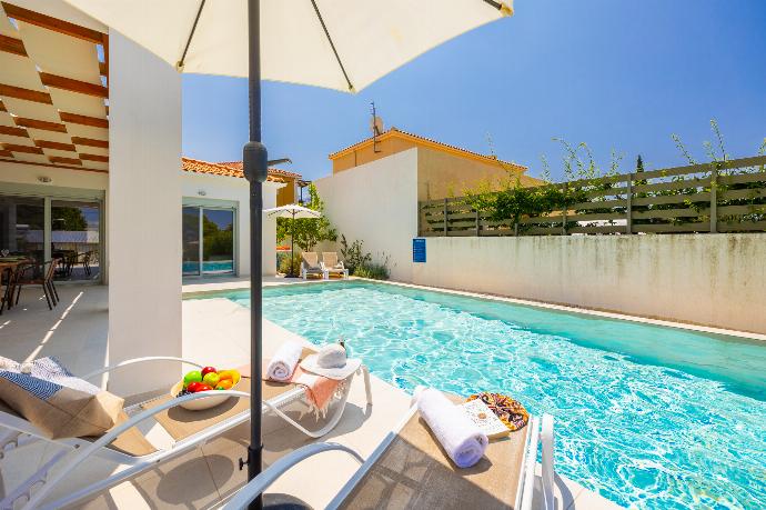  . - Villa Kira . (Photo Gallery) }}