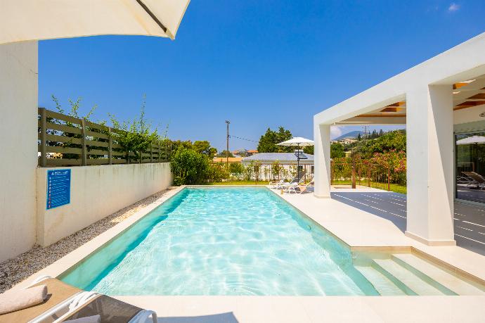  . - Villa Kira . (Photo Gallery) }}