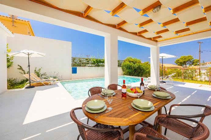  . - Villa Kira . (Photo Gallery) }}