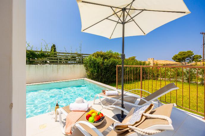  . - Villa Kira . (Photo Gallery) }}