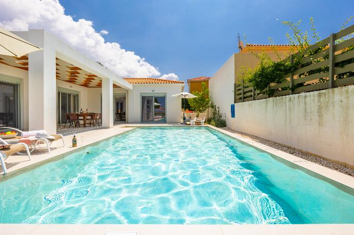  . - Villa Kira . (Photo Gallery) }}