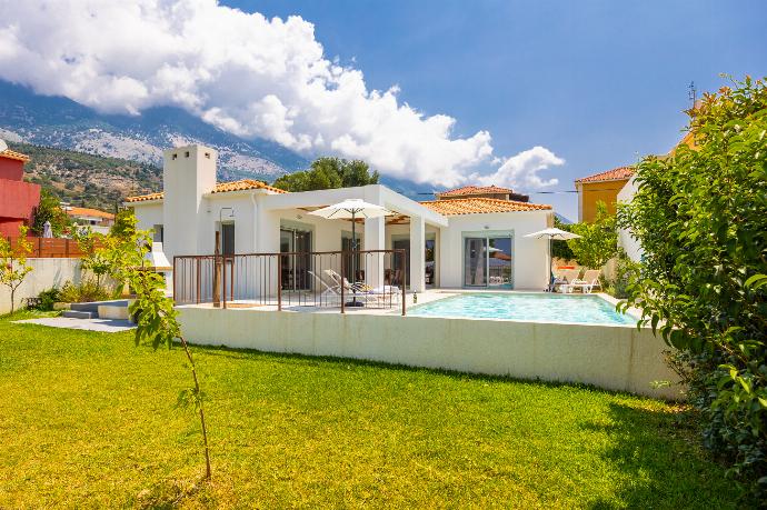  . - Villa Kira . (Photo Gallery) }}