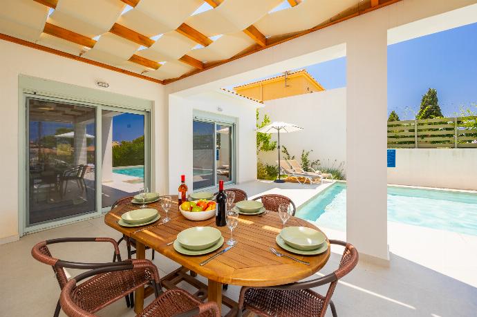  . - Villa Kira . (Photo Gallery) }}