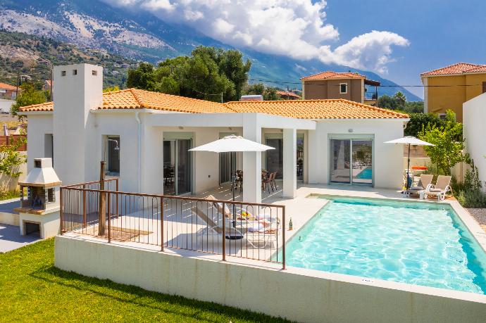  . - Villa Kira . (Photo Gallery) }}