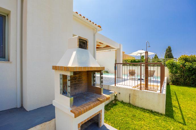  . - Villa Kira . (Photo Gallery) }}