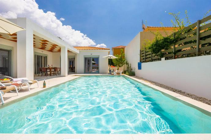  . - Villa Kira . (Photo Gallery) }}