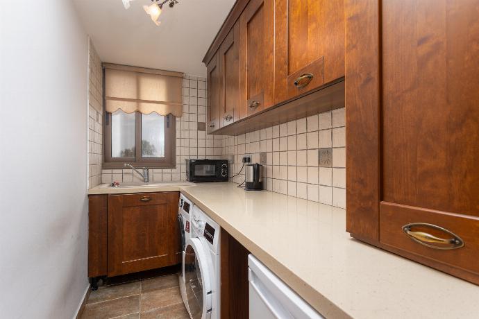 Main building: kitchenette . - Villa Beach Heaven . (Photo Gallery) }}