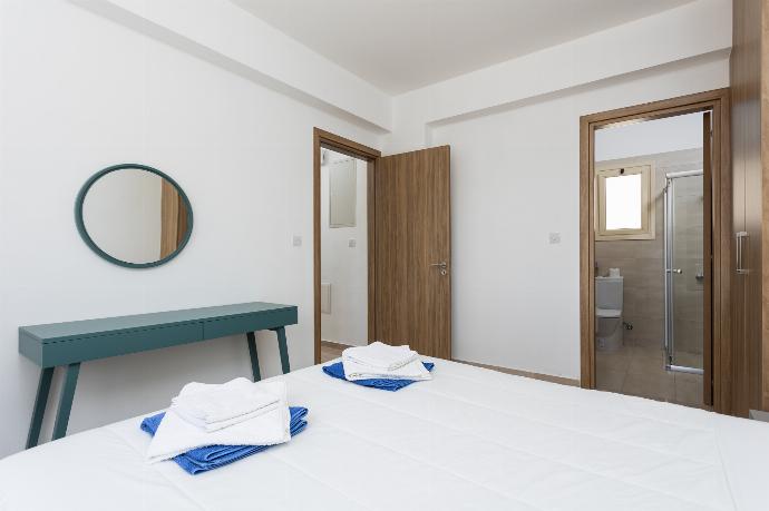 Double bedroom with en suite bathroom and A/C . - Villa Diana Seaside . (Photo Gallery) }}