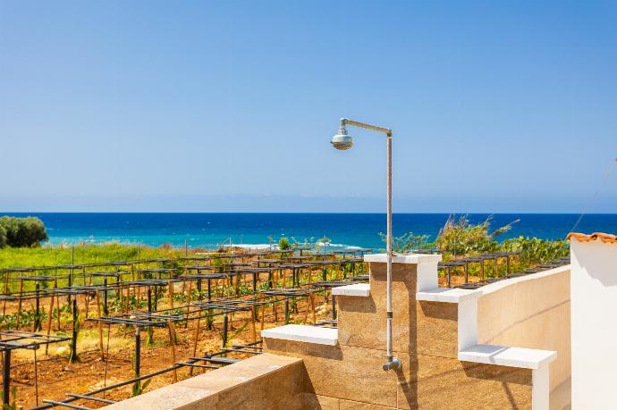 Outdoor shower . - Villa Diana Seaside . (Photo Gallery) }}