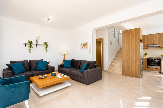 Open-plan living room with sofas, dining area, kitchen, A/C, WiFi internet, satellite TV, and sea views . - Villa Diana Seaside . (Γκαλερί Φωτογραφιών) }}