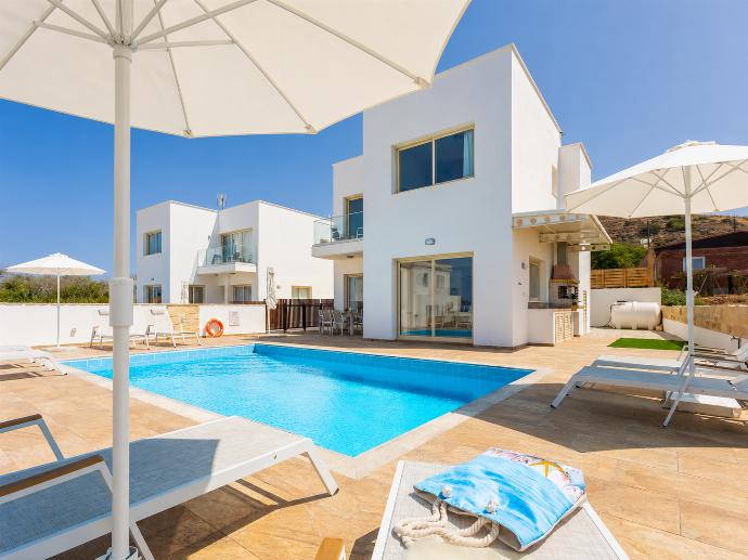 Beautiful villa with private pool and terrace with sea views . - Villa Diana Seaside . (Γκαλερί Φωτογραφιών) }}