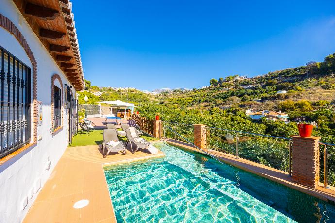 Beautiful villa with private pool and terrace . - Villa Tinao . (Photo Gallery) }}