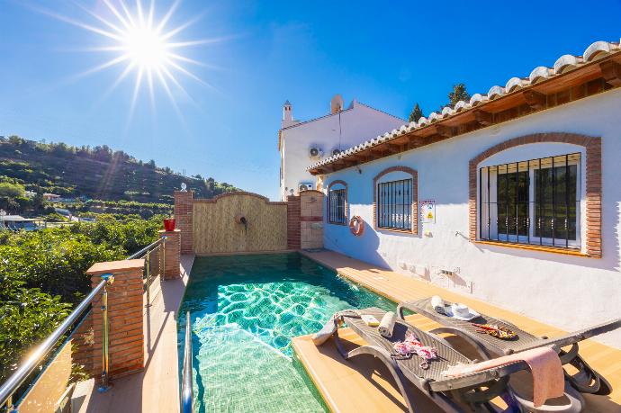 Beautiful villa with private pool and terrace . - Villa Tinao . (Photo Gallery) }}