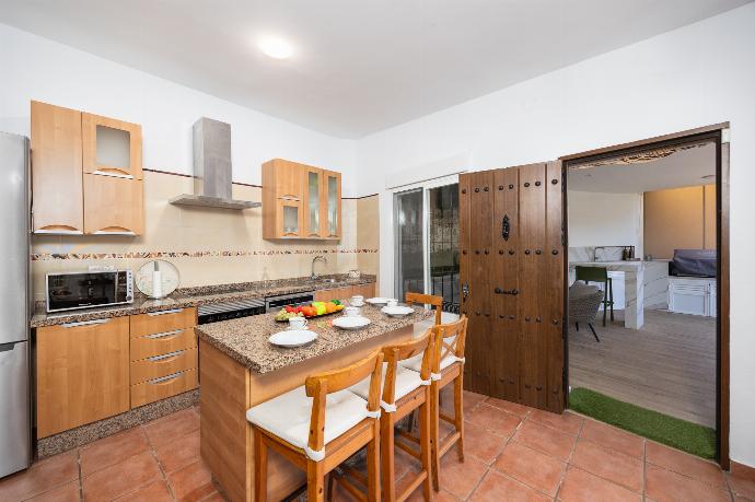 Equipped kitchen . - Villa Tinao . (Photo Gallery) }}