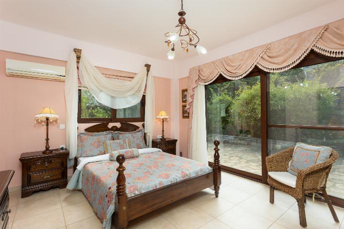 Double bedroom with A/C . - Villa Elounda Plaka . (Photo Gallery) }}