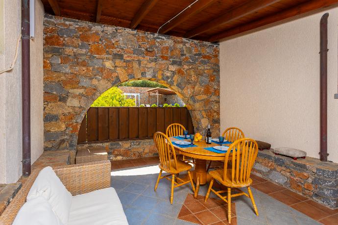 Sheltered terrace area  . - Villa Elounda Plaka . (Photo Gallery) }}