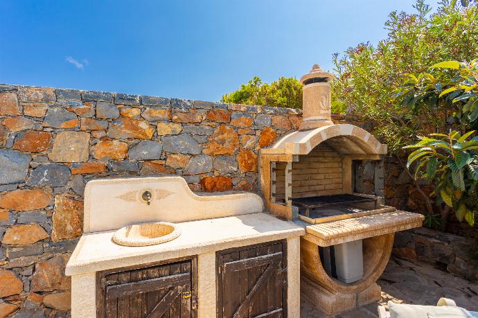 BBQ area . - Villa Elounda Plaka . (Photo Gallery) }}