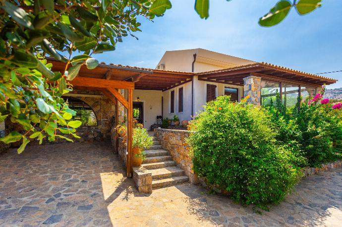Beautiful villa with private pool, terrace, and garden . - Villa Elounda Blue . (Photo Gallery) }}