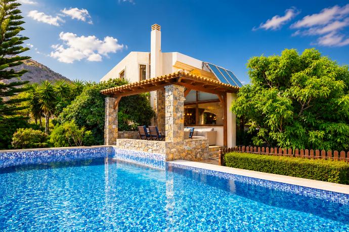 Play VILLA ELOUNDA BLUE Video