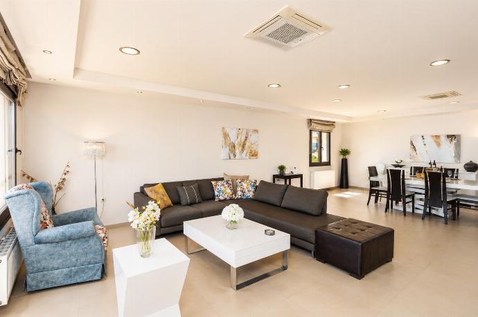  . - Villa Panorama . (Photo Gallery) }}