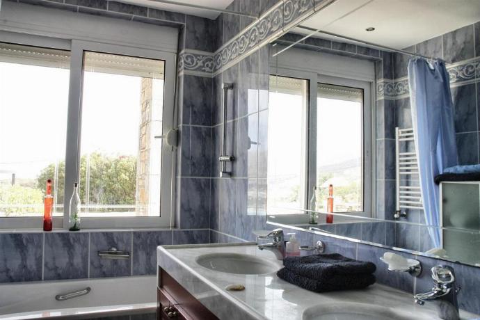 En suite bathroom with bath . - Villa Glan Y Mor . (Photo Gallery) }}