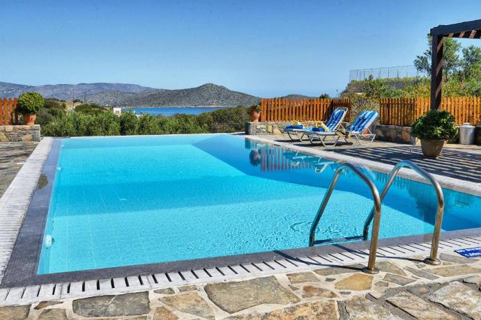 Beautiful villa with private pool and panoramic view . - Villa Glan Y Mor . (Photo Gallery) }}