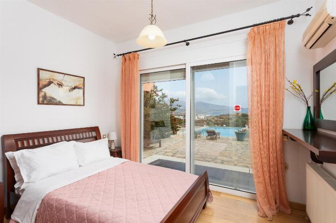 Double bedroom with A/C . - Villa Glan Y Mor . (Photo Gallery) }}